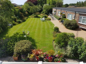 The Coast Yard B & B Chalet Hotel